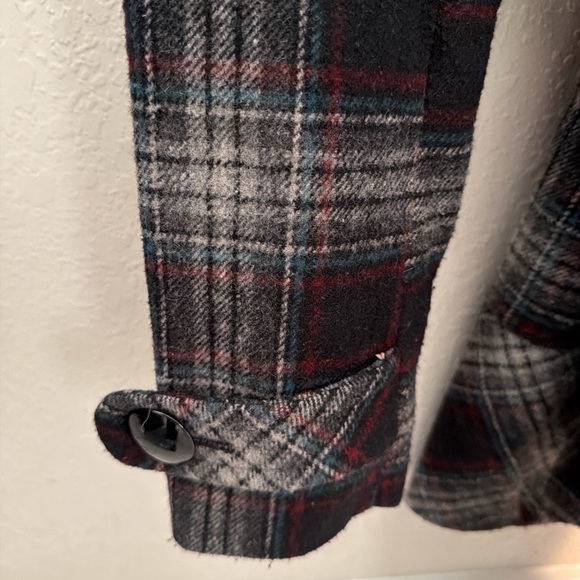Jones New York Black, white,red green and Gray Plaid Wool Blend Coat Size Large - Picture 3 of 6